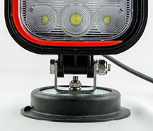 LED Arbeitsscheinwerfer IVT mit Magnetfuß: Extra starker Magnetfuß mit Gummierung